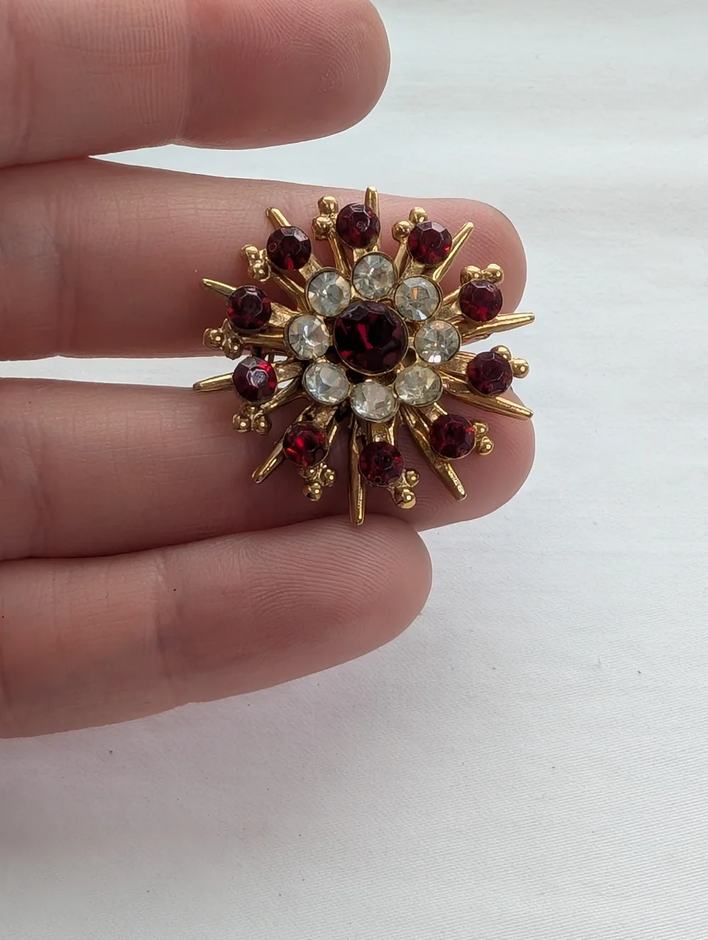 Vtg Ruby Red Clear Rhinestone Gold Sunburst Brooch Pin Starburst Flower Retro